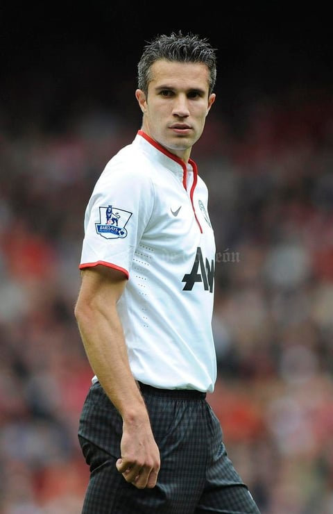 Holanda suspira por Van Persie. Es el mejor goleador en la historia de la 'Oranje' pero ha estado dos meses de baja por una lesi&oacute;n de rodilla, se retir&oacute; ante Gales por molestias en la ingle y el lunes pasado sufri&oacute; rasgu&ntilde;os al ser golpeado por un kitesurfista en la playa de Ipanema.