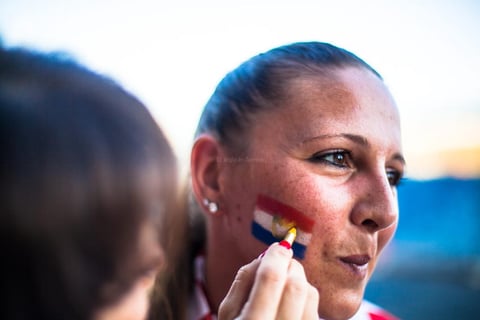 Hinchas de Croacia en el estadio Itaquer&atilde;o antes del partido de apertura del Mundial Brasil 2014 entre Brasil y Croacia.