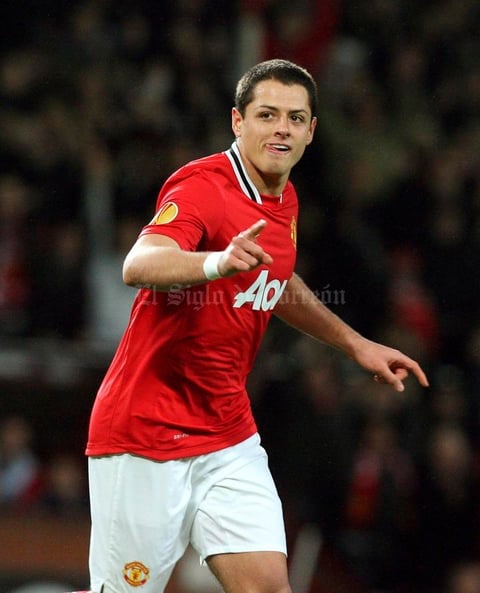 Su bebida favorita es el agua natural; su comida, los empanizados de res de su abuela; su fruta, el pl&aacute;tano; su pel&iacute;cula, El gladiador; su banda favorita, La Arrolladora Banda el Lim&oacute;n; su actriz favorita, Katie Holmes; su programa de televisi&oacute;n favorito, Two and a half men.