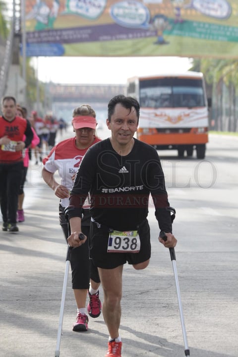 "Muy buena carrera, me dio mucho gusto correr con la gente de Durango. Fomentemos el ejercicio, querer es poder&rdquo;. FERNANDO VARGAS. Participante