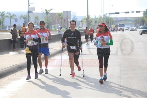 "Muy buena carrera, me dio mucho gusto correr con la gente de Durango. Fomentemos el ejercicio, querer es poder&rdquo;. FERNANDO VARGAS. Participante