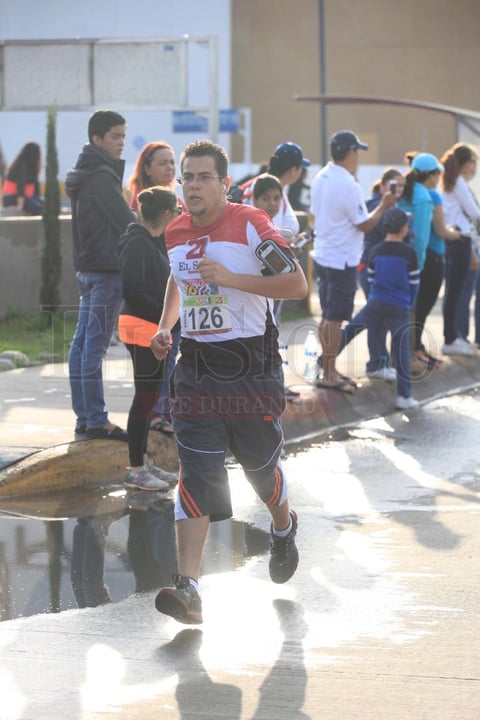 Es la primera vez que corro, pero gracias a Dios terminamos enteritos, gran ambiente se vive en esta carrera&rdquo;. JAIME ENR&Iacute;QUEZ. Atleta.