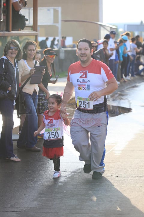 La mayor&iacute;a de los clubes de corredores de Durango se dieron cita, con la finalidad de disfrutar 10 kil&oacute;metros de buena vibra, alegr&iacute;a y activaci&oacute;n f&iacute;sica, en donde se pudo observar en el rostro de los atletas su gusto por correr.