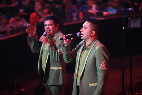 Hace vibrar La Arrolladora al Palenque de la Fenadu