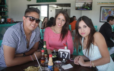 Xavo, Flor y Marcela.