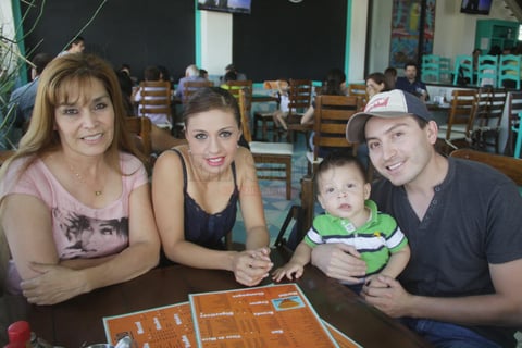 Iv&aacute;n, Diego, Lore y M&oacute;nica.