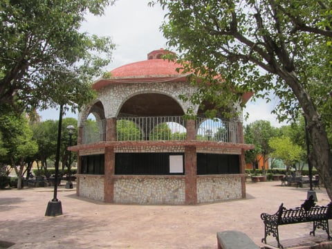 El kiosco y su plaza