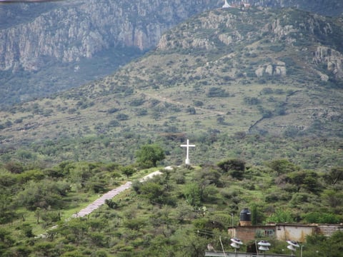 El Cerro de la Santa Cruz, adonde acuden los fieles católicos cada 3 de mayo.