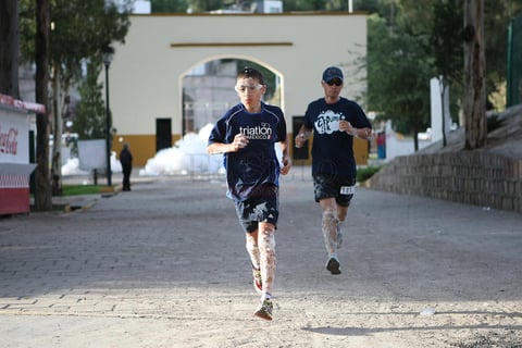 Con algunos minutos de retraso, pero con la actitud y el esp&iacute;ritu intacto, los cientos de corredores tomaron el recorrido, el cual cont&oacute; con m&aacute;quinas de espuma, en lugares estrat&eacute;gicos, con el af&aacute;n de imprimirle diversi&oacute;n a la carrera, adem&aacute;s de refrescar a los atletas.