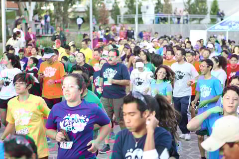 Con algunos problemitas antes del arranque, mismos que quedaron en el olvido al momento del disparo de salida, la "Carrera 5K Espuma" se llev&oacute; a cabo en las inmediaciones de los parques Guadiana y Sahuatoba.