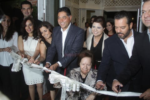 Para el protocolario corte de listón se contó con la presencia de la señora Virginia Damiana Pérez de Hernández, así como del gobernador de Durango, Jorge Herrera Caldera y el presidente municipal, Esteban Villegas Villarreal.
