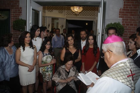 El arzobispo Héctor González Martínez, fue el encargado de dar la bendición inaugural de este restaurante.