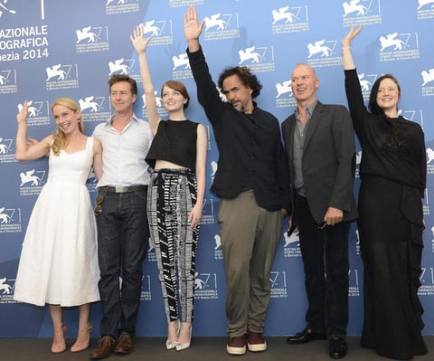 Los actores estadounidenses (de izq. a dcha.) Amy Ryan, Edward Norton, Emma Stone, el director mexicano Alejandro Gonz&aacute;lez I&ntilde;&aacute;rritu, el actor estadounidense Michael Keaton y la actriz brit&aacute;nica Andrea Riseborough.