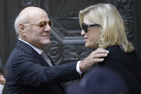 La periodista Diane Sawyer y Barry Diller, ejecutivo de IAC/InterActiveCorp.