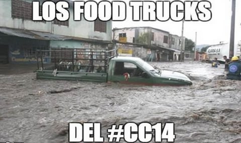 Los famosos memes se manifestaron una vez m&aacute;s, tras la inesperada lluvia que azot&oacute; el evento.