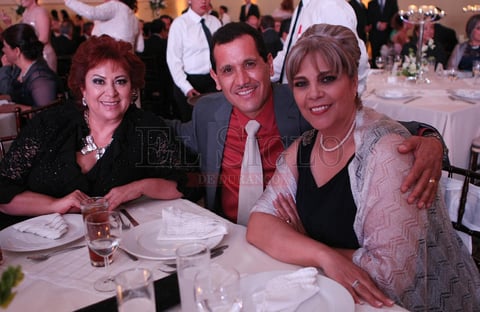 Maru Romo, Daniel Rivera y Betty Álvarez del Castilo.
