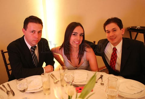 Alex, Marcela y Alberto.