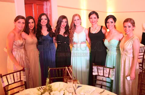 Amigas presente en la boda.