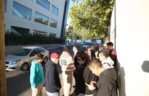 Minutos despu&eacute;s de las 6:00 horas decenas de j&oacute;venes que se identificaron como estudiantes de la Normal J. Guadalupe Aguilera, tomaron las instalaciones de diversos medios de comunicaci&oacute;n de Durango.