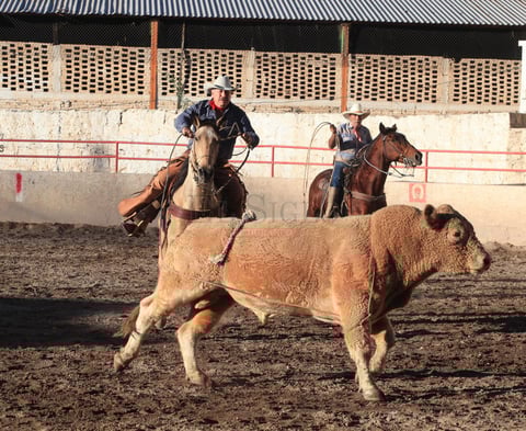 El homenaje tuvo lugar en el Lienzo Charro de las Antiguas Instalaciones de la Feria de Durango.