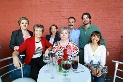 Carmen de la Parra, María Elena González, Diana Reyes, Hortensia Santacruz, Lupita Fernández de Castro, Abel Pérez y Carlos Saravia.