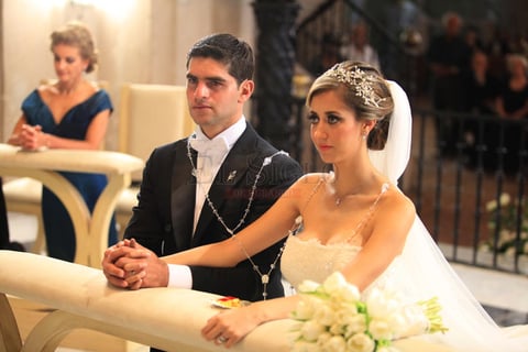 Fernando Natera García y Adriana Sifuentes Díaz, culminaron su deseo de estar juntos, con una emotiva misa nupcial.