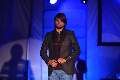 No faltaron los saco y abrigos y durante la pasarela mostraron cómo se pueden combinar de múltiples maneras.