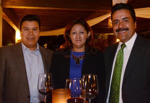 Ma. del Rayo Fuente, Victor Hernández y Francisco Quiñones.