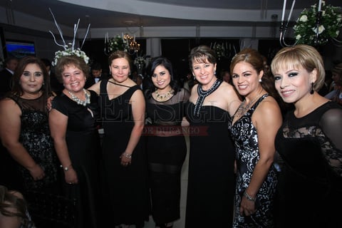 Damas de la sociedad duranguense se dieron cita en el evento.