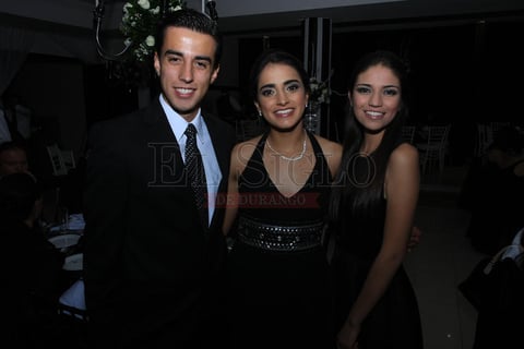 Guillermo, Giovanina y Julieta.