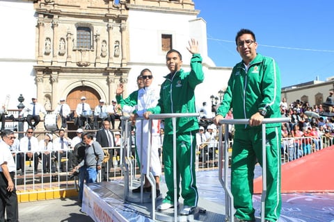 El mandatario manifest&oacute; que es un orgullo ver como cada a&ntilde;o los duranguenses se congregan para celebrar en familia y promover los valores c&iacute;vicos y recordar a los revolucionarios que han hecho historia.