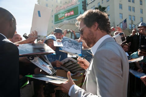 El actor se mostr&oacute; accesible y firm&oacute; varios aut&oacute;grafos a los fan&aacute;ticos que acudieron al evento.