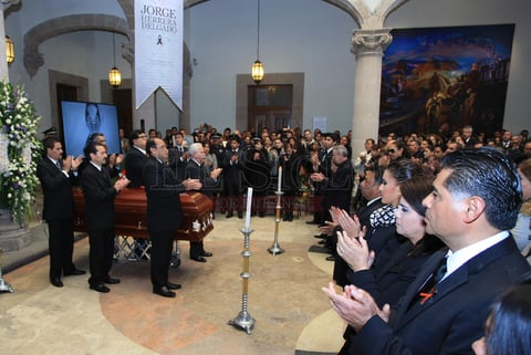 Fue reconocido como promotor de la transparencia y la rendici&oacute;n de cuentas, del actuar honesto y en favor de la gente.