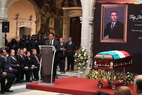 El mandatario estatal acompa&ntilde;ado de su esposa Tere &Aacute;lvarez del Castillo, se&ntilde;al&oacute; que Jorge Herrera Delgado dej&oacute; un ejemplo de fe, fortaleza y determinaci&oacute;n para dar lo mejor.