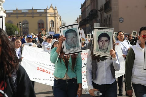 Al llegar al punto entre la Plaza de Armas y la Catedral, se dieron mensajes en los que participaron estudiantes duranguenses del Polit&eacute;cnico y de la Universidad Nacional Aut&oacute;noma de M&eacute;xico (UNAM).