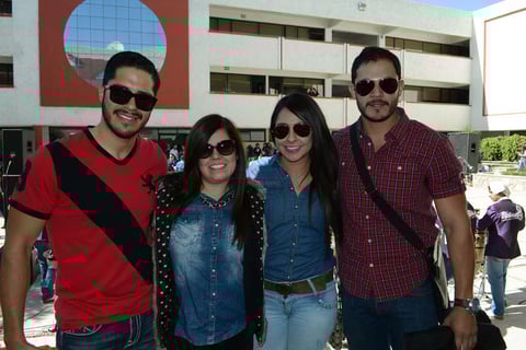 Elena Pérez Quiróga con sus amigos.