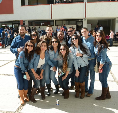 Alumnos de Comunicación que finalizaron sus estudios.