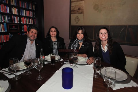 Felipe Coria y su esposa, Diana Ocón y Fátima Montiel.