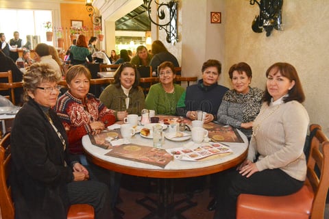 Maria Elena Canales, Natalia Castillo, Tita Alcalde , Martha Domínguez, Sol Paz de Vicente,Edith de Valderrama y Lety de Ramos.