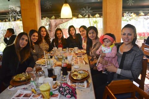 Claudia Guereca, Chantal Gallegos, Pina Villalobos, Denisse Avitia, Evelin Mena, Maritza Arreola, Faloy Guereca y Denise Gallegos.