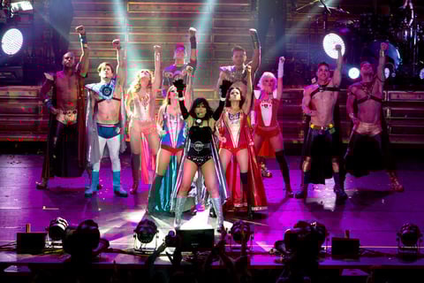 "Escuch&aacute;ndolos, sintiendo sus aplausos no puedo evitar recordar mi vida. Los momentos dif&iacute;ciles son los que me hacen valorar los momentos buenos, por eso yo quiero mis recuerdos sean bonitos o feos porque me convierten en lo buena que soy ahora", apunt&oacute;.