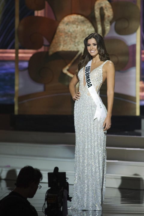 Paulina Vega deslumbr&oacute; con su vestido de noche.