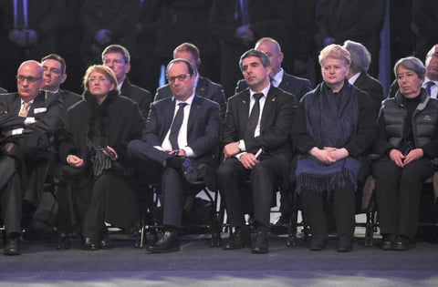 El presidente de Francia, François Hollande, el presidente de Bulgaria, Rosen Plevneliev, la presidenta de Lituania, Dalia Grybauskaite, y la primera dama de Austria, Margit Fischer, asisten a un acto para conmemorar el Día Internacional del Recuerdo del Holocausto.