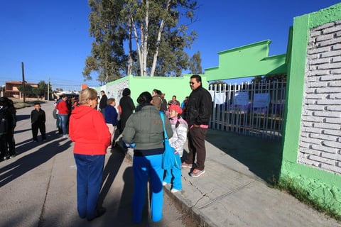 Por otro lado, en varias escuelas, la presencia de padres era m&iacute;nima.