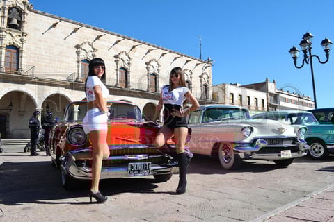 Las edecanes le dieron el toque femenino a la celebraci&oacute;n.