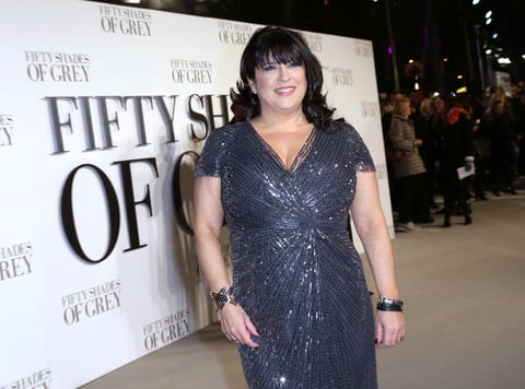 La autora E.L. James no pudo faltar al estreno.