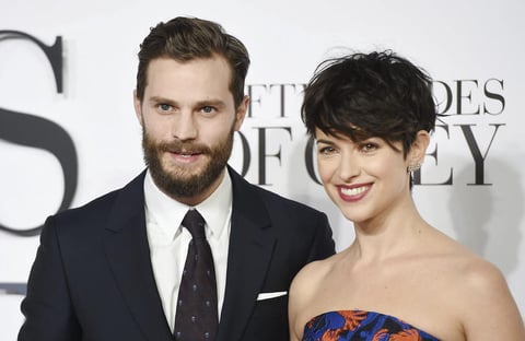 Jamie Dornan acudi&oacute; acompa&ntilde;ado de su esposa, la actriz brit&aacute;nica Amelia Warner.