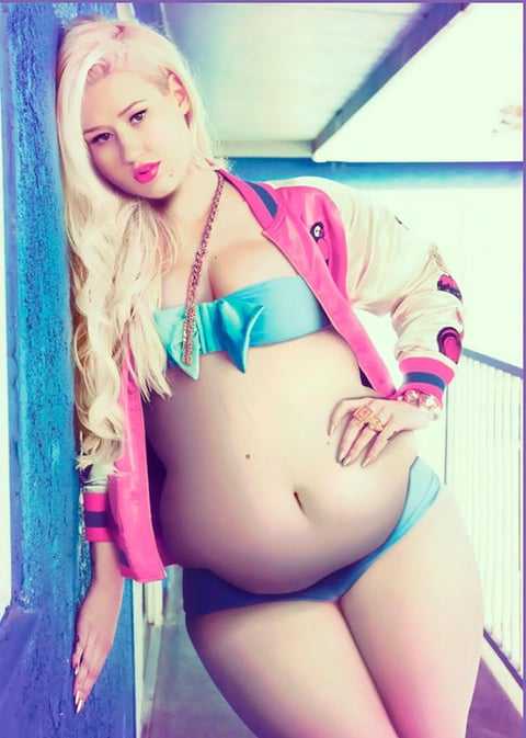 La cantante australiana, Iggy Azalea, no se escapó del aumento de peso que David Lopera realizó.