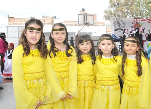 Camila, Nicole, Sofia, Victoria y Sandra.