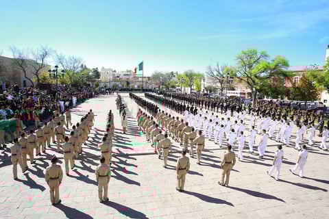 Diferentes bandas de guerra acompa&ntilde;aron el programa c&iacute;vico.